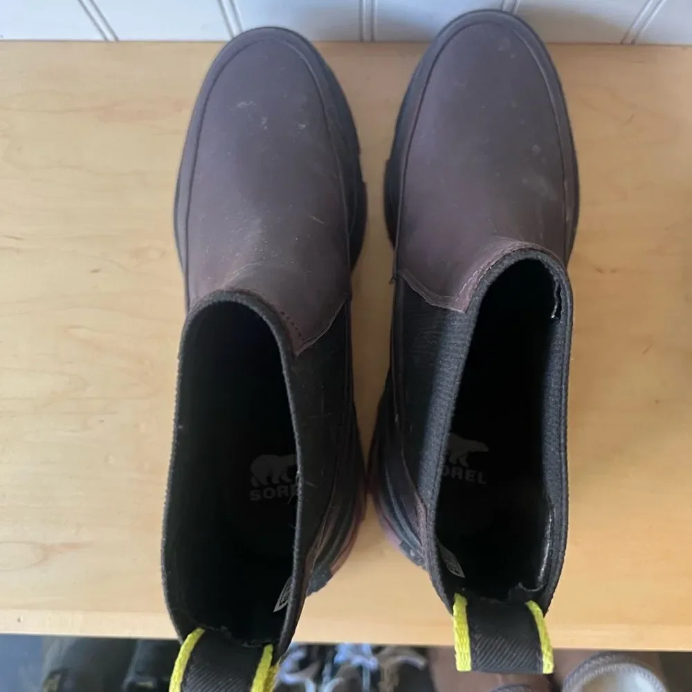 Maroon sorel waterproof brex Chelsea boot